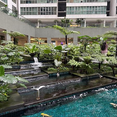 Modern Bauhaus Studio At Regalia Klcc Infinity Pool Kuala Lumpur Eksteriør billede