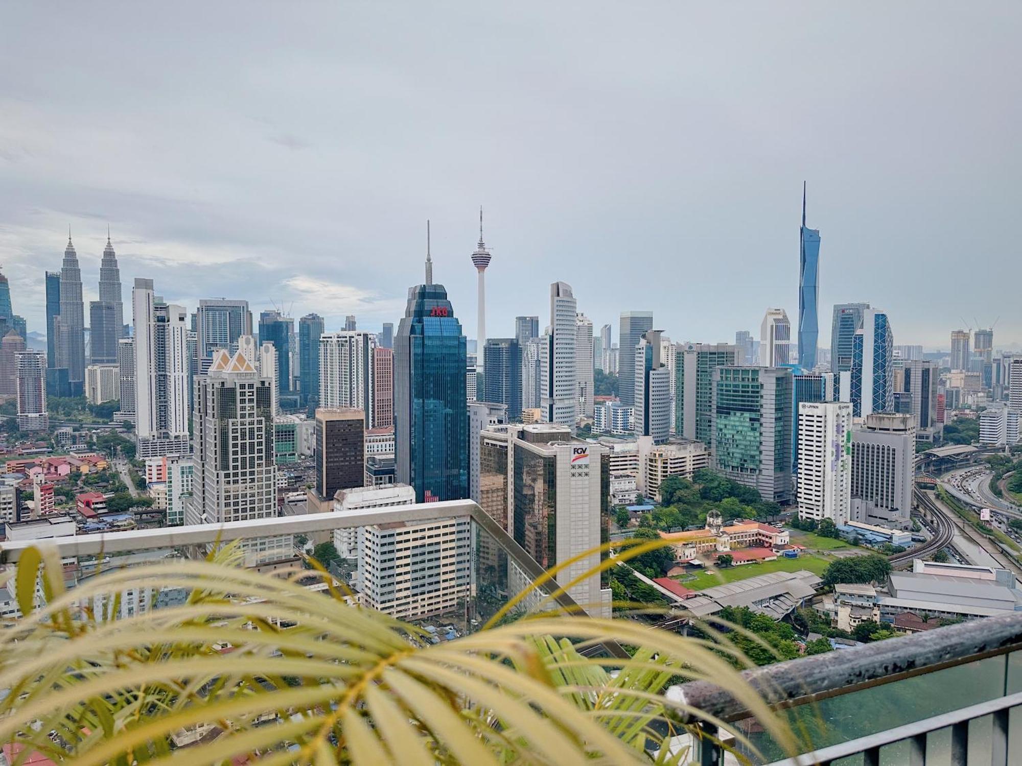 Modern Bauhaus Studio At Regalia Klcc Infinity Pool Kuala Lumpur Eksteriør billede